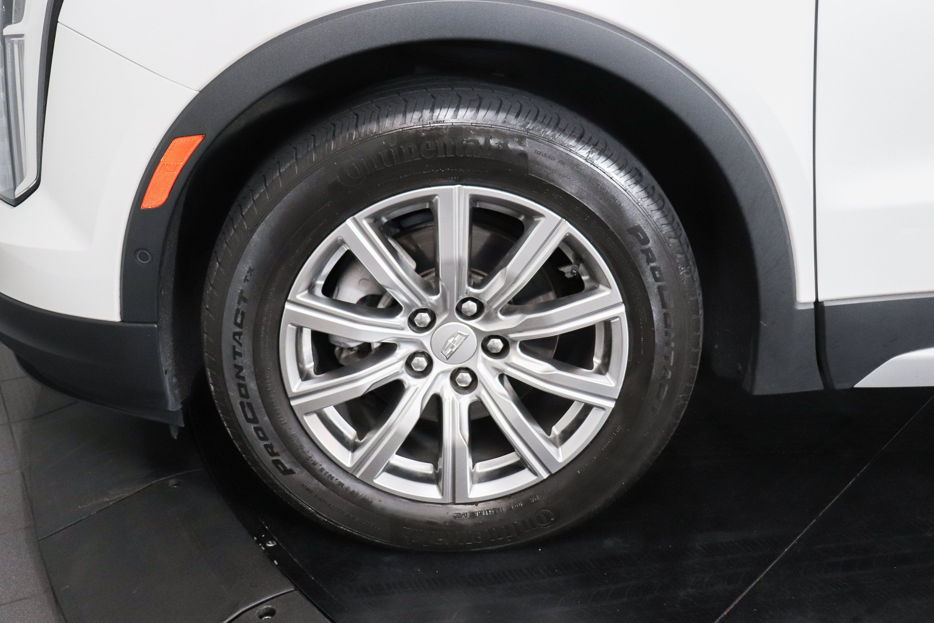 Used 2022 Cadillac XT4 Premium Luxury w/ Enhanced Visibility Package AWD/4WD image 9