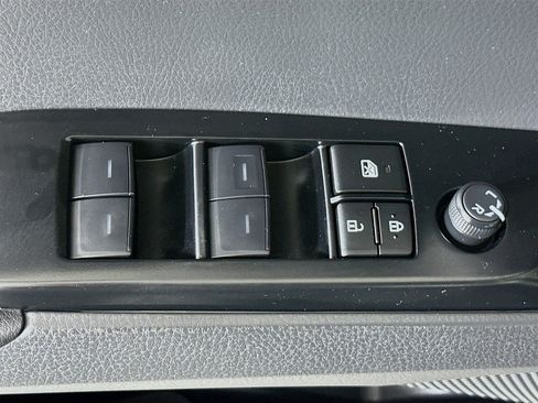 Used 2025 Toyota Camry SE w/ Convenience Package image 14