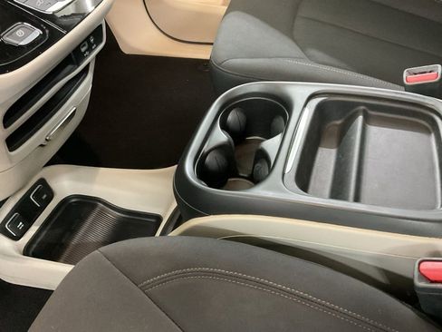 Used 2019 Chrysler Pacifica Touring Plus w/ Advanced Safetytec Group image 19