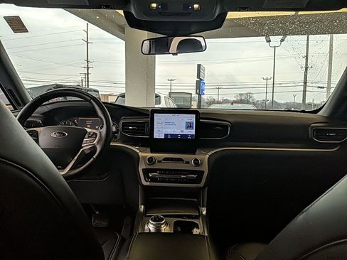 Used 2022 Ford Explorer XLT w/ Equipment Group 202A image 15