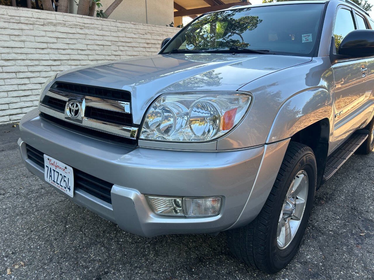 Used 2005 Toyota 4Runner SR5 AWD/4WD image 5