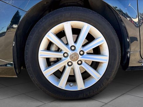 Used 2013 Toyota Camry L image 9