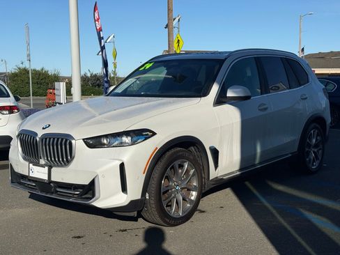 Used 2024 BMW X5 xDrive40i AWD/4WD image 3