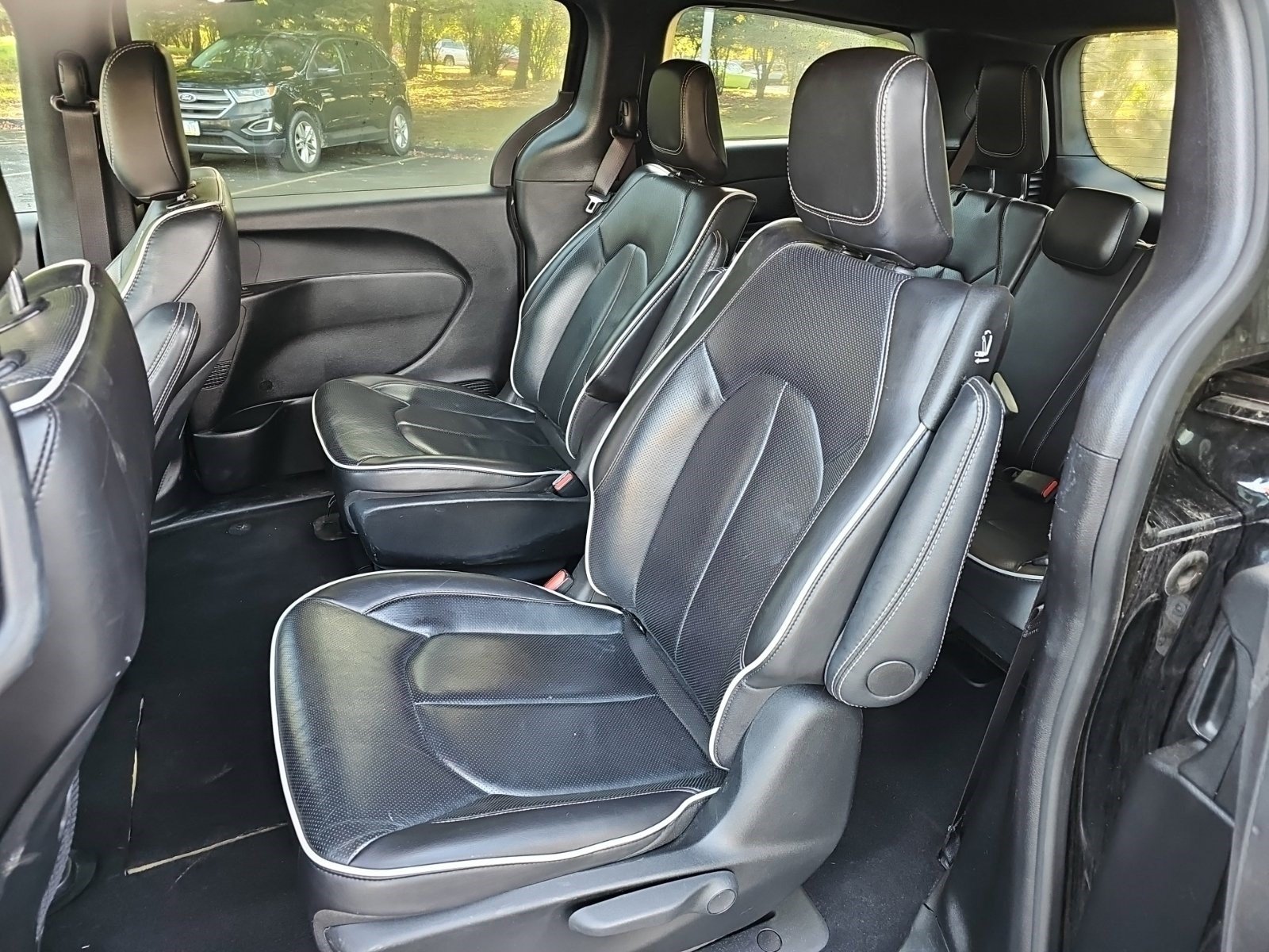 Used 2024 Chrysler Pacifica Premium FWD image 16