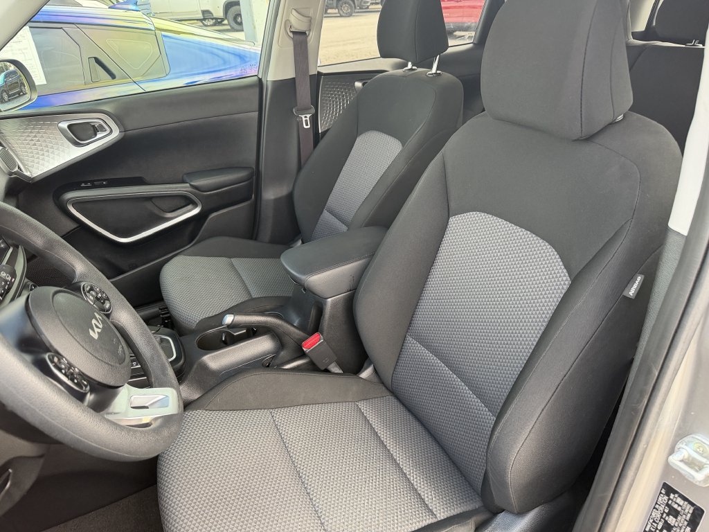 Certified 2022 Kia Soul LX FWD image 20