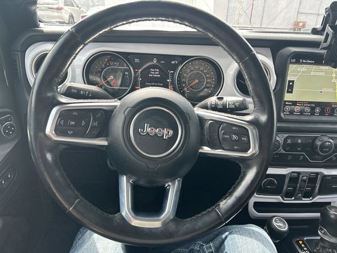 Used 2021 Jeep Wrangler Unlimited Sahara AWD/4WD image 10