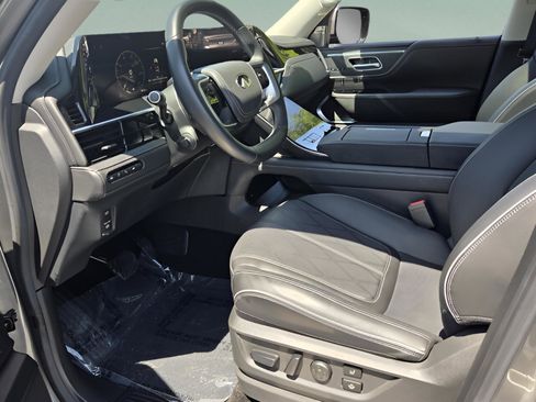 Used 2025 INFINITI QX80 Sensory AWD/4WD image 13