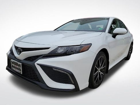 Used 2023 Toyota Camry SE w/ Cold Weather Package image 1