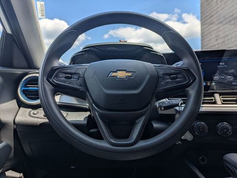 Used 2025 Chevrolet Trax LS FWD image 22