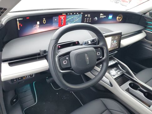 New 2025 Lincoln Nautilus Premier image 12