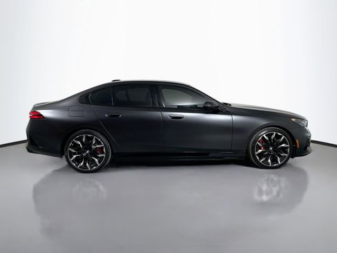 New 2026 BMW 550e xDrive w/ Executive Package image 4