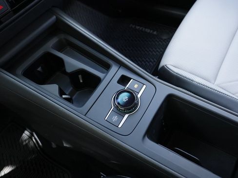Certified 2025 Volkswagen Tiguan SE FWD image 17