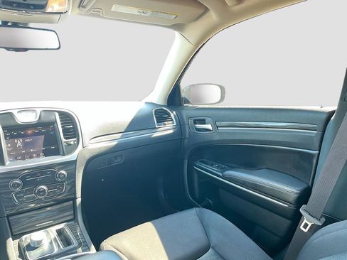 Used 2022 Chrysler 300 Touring w/ Sport Appearance Package image 22