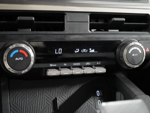 Used 2025 Toyota Tacoma TRD Off-Road AWD/4WD image 28