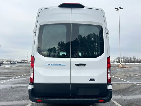 Used 2022 Ford E-Transit 148 High Roof Extended image 9