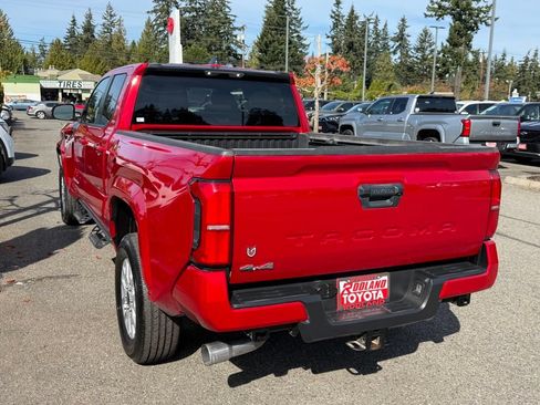 Certified 2025 Toyota Tacoma SR5 AWD/4WD image 9