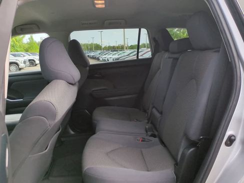 Used 2023 Toyota Highlander LE FWD image 14