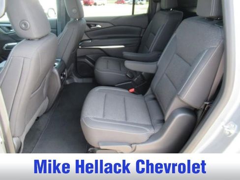 Used 2025 Chevrolet Traverse LT image 19