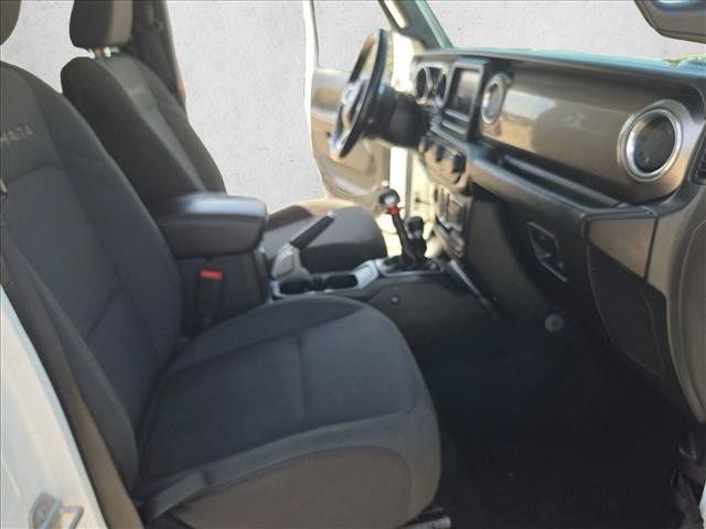 Used 2018 Jeep Wrangler Unlimited Sahara AWD/4WD image 21