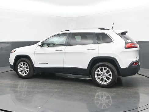 Used 2016 Jeep Cherokee Latitude w/ Cold Weather Group AWD/4WD image 3