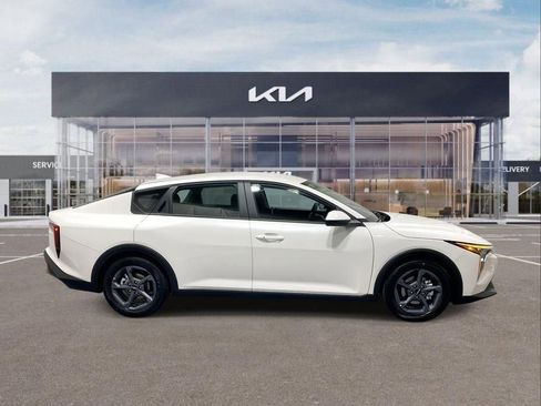 New 2026 Kia K4 FWD image 9