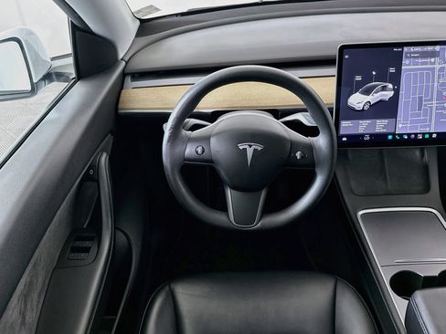 Used 2021 Tesla Model Y Long Range AWD/4WD image 17