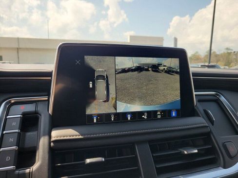 Used 2023 GMC Yukon SLT w/ SLT Luxury Package image 22