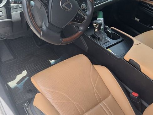 Used 2024 Lexus ES 350 Ultra Luxury w/ Accessory Package (Z2) FWD image 2