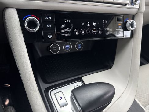 Used 2024 Genesis G70 2.5T image 26