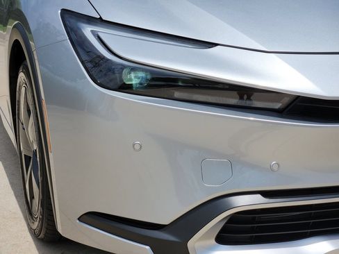 Used 2025 Toyota Prius Plug-In Hybrid FWD image 9
