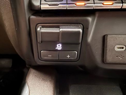 Used 2020 GMC Sierra 1500 SLT w/ SLT Premium Plus Package image 38