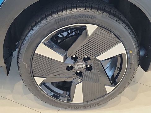 New 2026 Nissan Kicks SR image 3