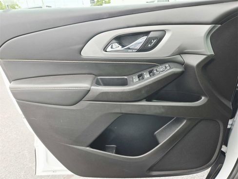 Used 2021 Chevrolet Traverse LT image 34