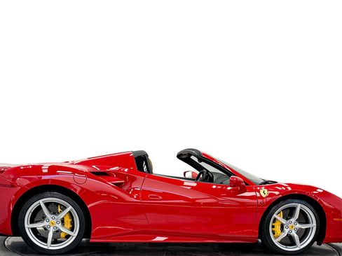 Used 2018 Ferrari 488 Spider RWD image 2