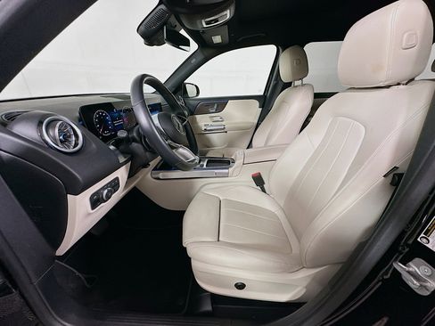 Used 2025 Mercedes-Benz GLB 250 image 13