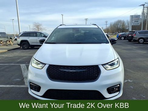 New 2026 Chrysler Pacifica Limited w/ S Appearance Package image 3