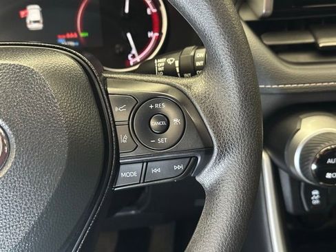 Used 2025 Toyota RAV4 XLE FWD image 23