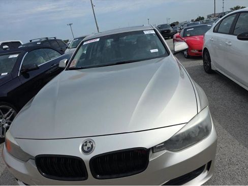 Used 2015 BMW 320i Sedan RWD image 2