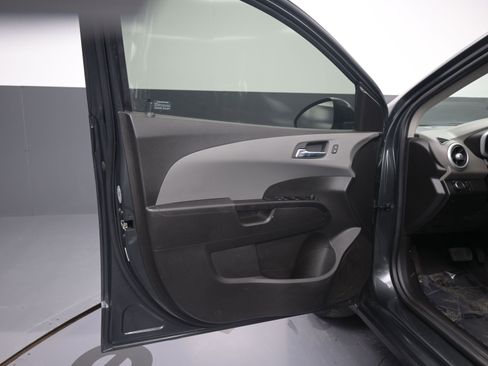 Used 2020 Chevrolet Sonic LT image 12