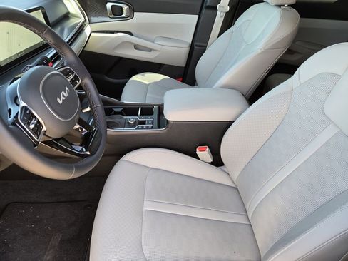 New 2025 Kia Sorento S FWD image 10