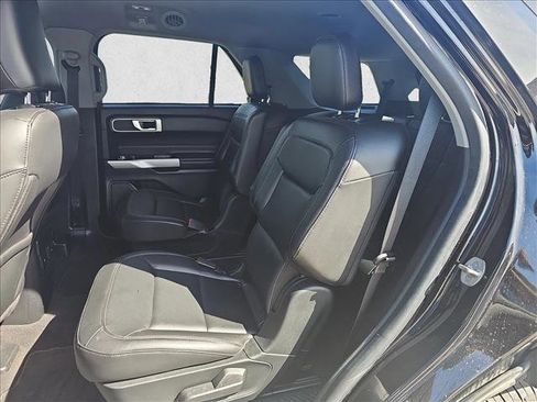 Used 2022 Ford Explorer XLT w/ Equipment Group 202A image 9
