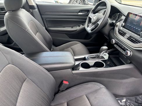 Used 2024 Nissan Altima 2.5 SV image 14