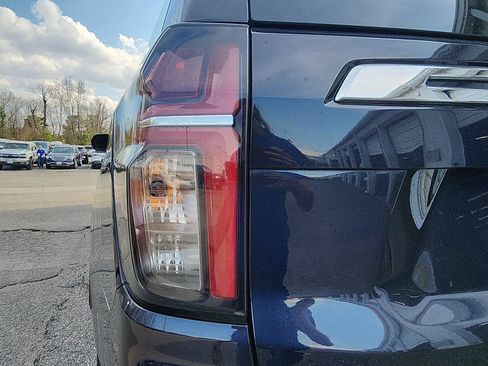 Used 2023 Chevrolet Suburban Premier image 6