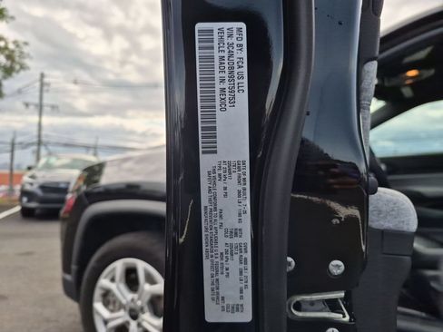 Used 2025 Jeep Compass Latitude AWD/4WD image 35