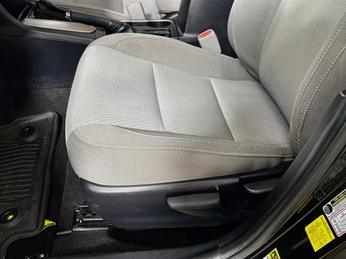 Used 2016 Toyota Corolla LE FWD image 19