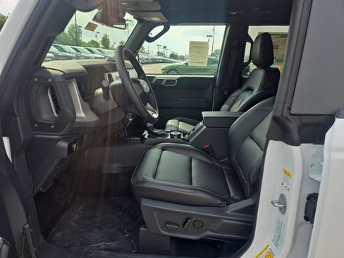 New 2026 Ford Bronco Outer Banks w/ Black Appearance Package AWD/4WD image 12