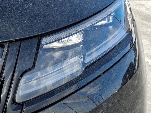 Used 2026 Land Rover Range Rover Velar Dynamic SE image 9