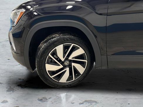 Used 2025 Volkswagen Atlas SE image 25