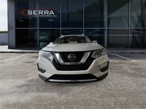 Used 2018 Nissan Rogue SV w/ Premium Package image 6