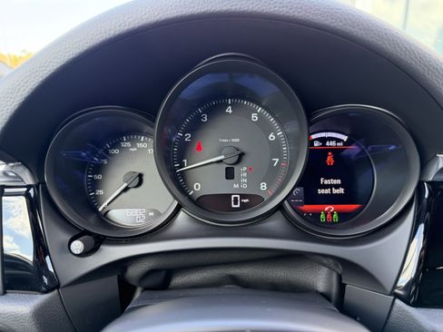 Certified 2025 Porsche Macan image 38